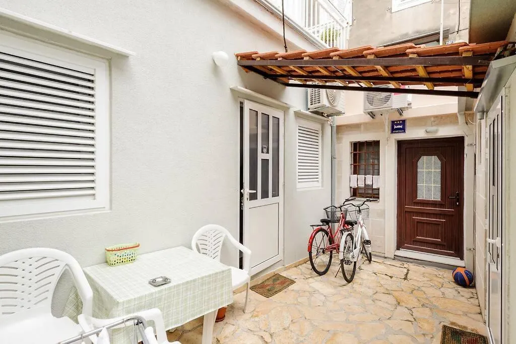 Evala Apartment Split